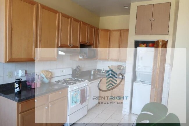 Building Photo - 2 bedroom in CHICAGO IL 60622