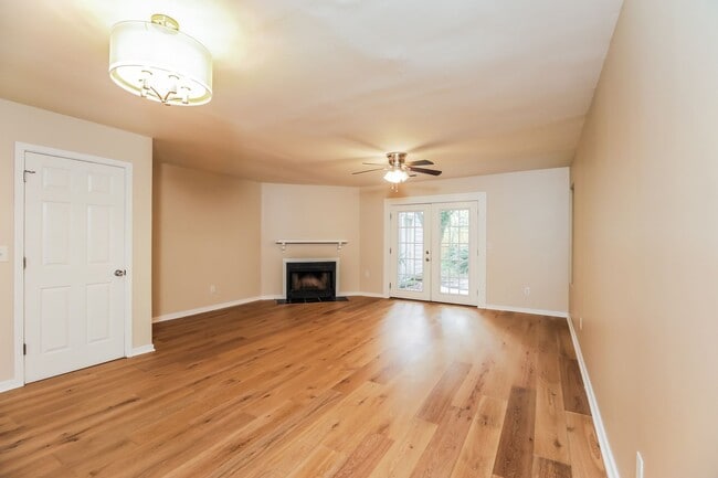 Photo - 3 bedroom / 2.5 bath Townhome – Spacious T...