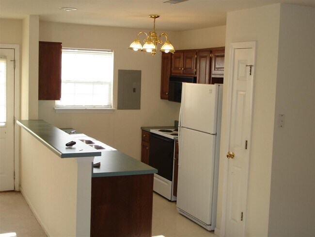 Building Photo - Waterloo Dr. 4518