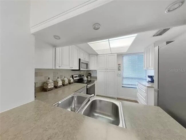 Building Photo - 2621 Cove Cay Dr