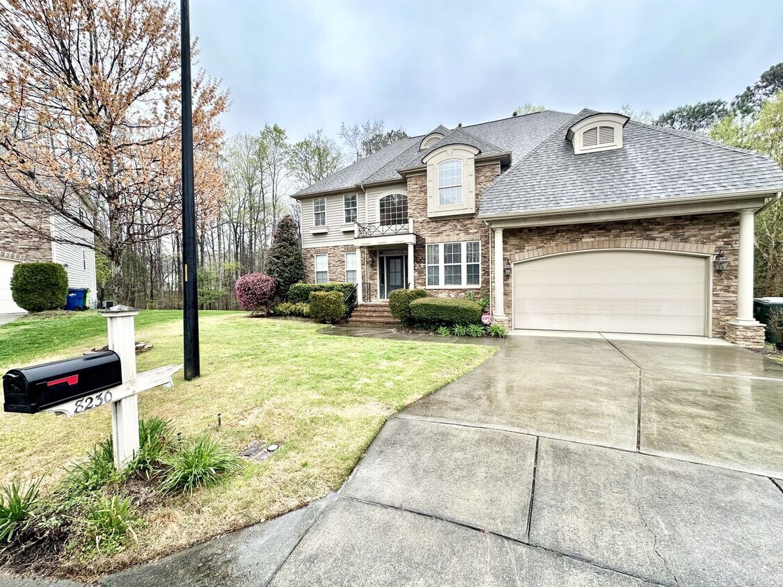 Primary Photo - Stunning 4 Bed 3 Bath Home Located in the ...