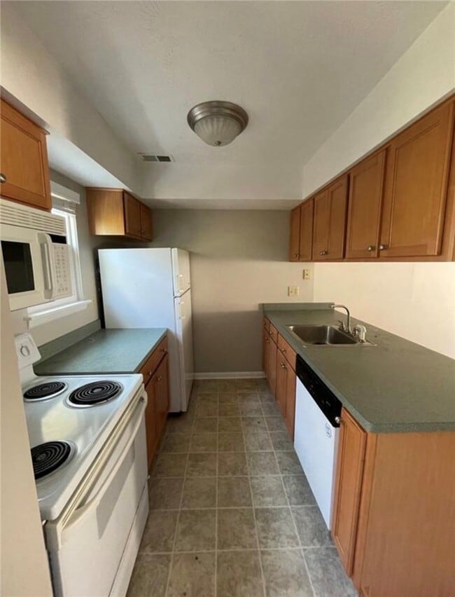 Building Photo - 422 Eastbrooke Ln