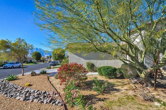 Foto del edificio - 64126 Silver Star Ave