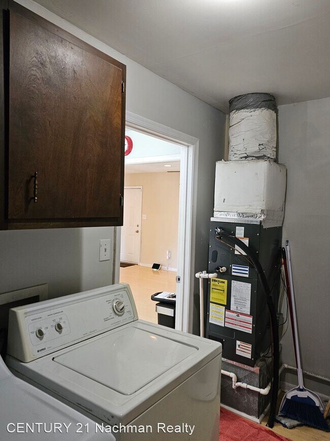 Building Photo - 3 br, 1 bath House - 186 Lori Circle