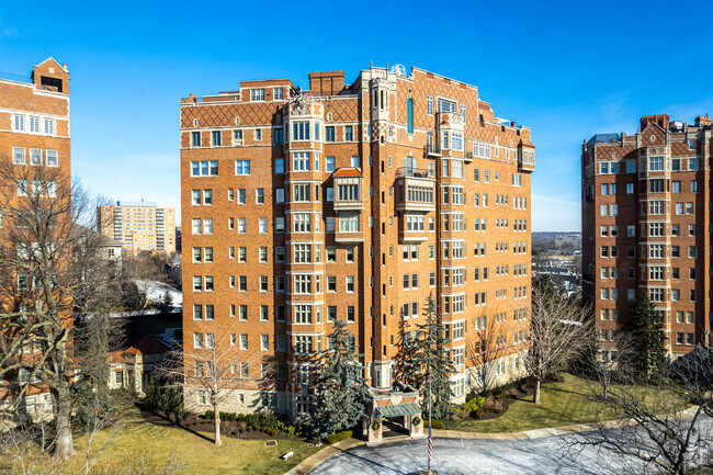 Building Photo - The Walnuts