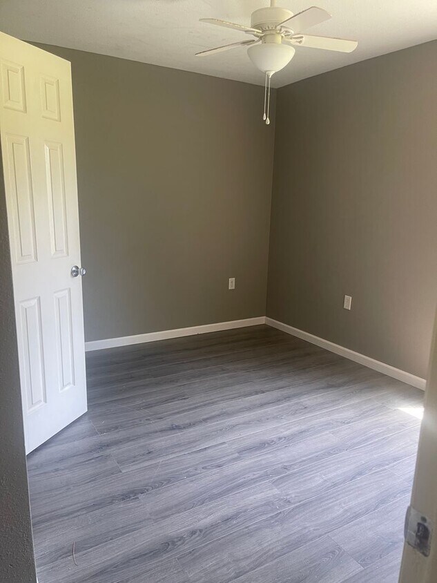 Building Photo - 3 Bed 1 Bath House