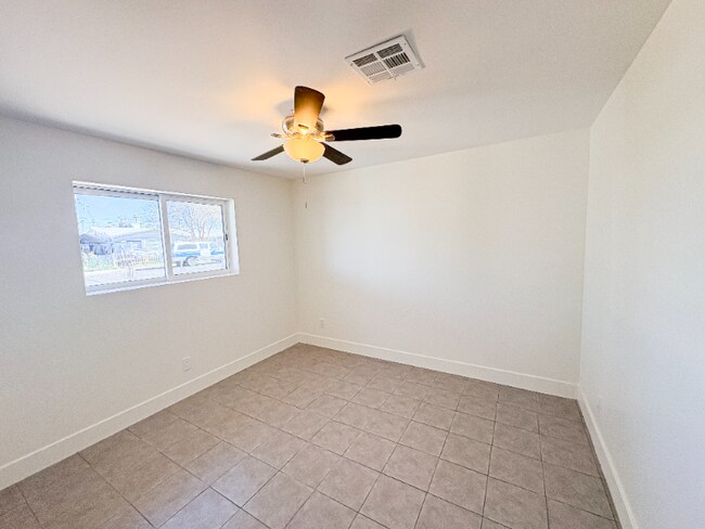 Building Photo - 458 S Mulberry