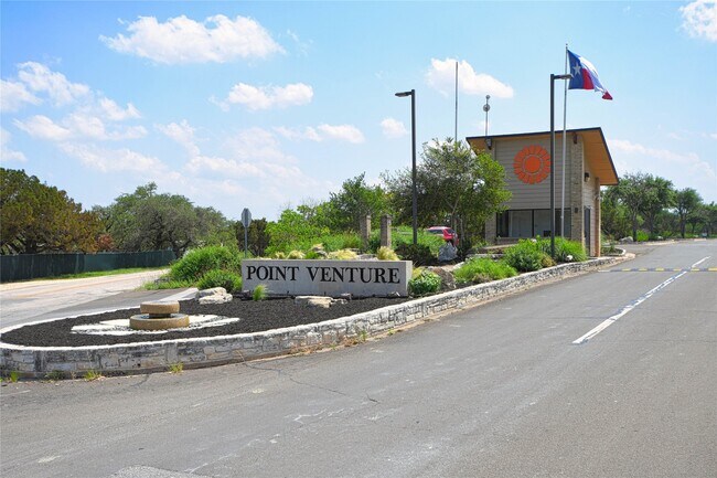 Foto del edificio - 565 Demarett Dr