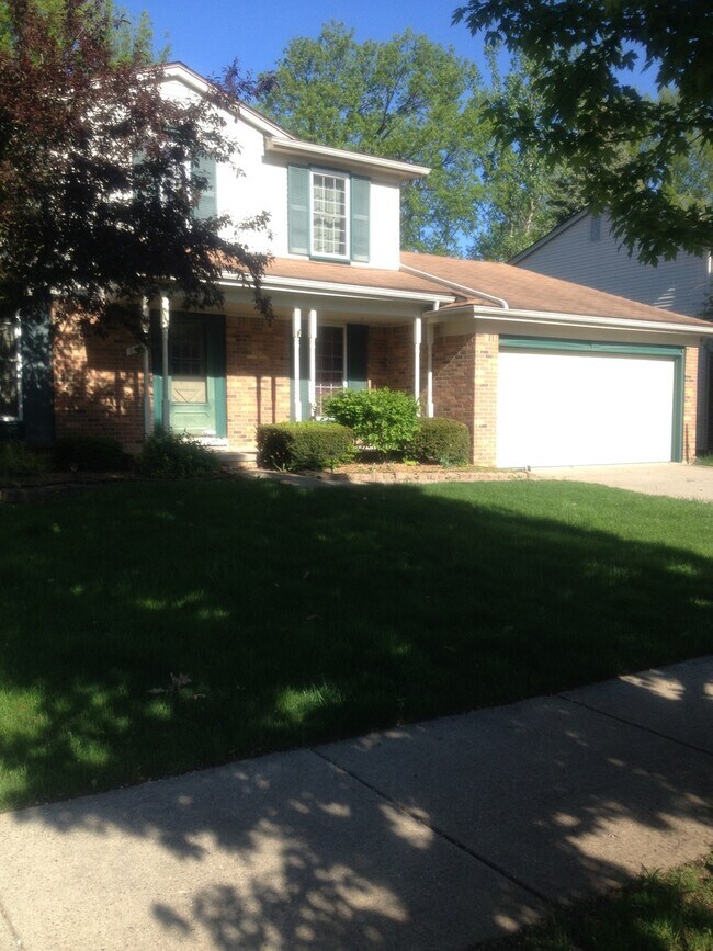 Building Photo - 3 BEDROOM SPACIOUS COLONIAL HOUSE - CANTON