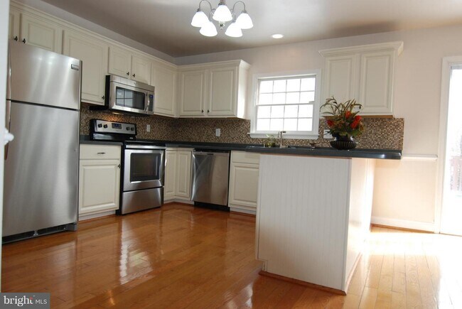 Foto del edificio - 1463 Valbrook Ct N