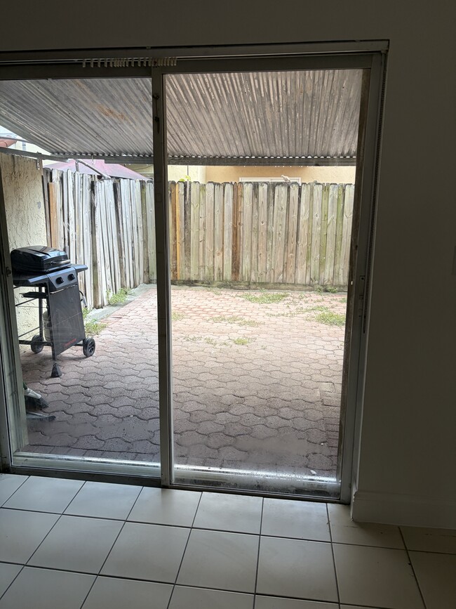 Foto del edificio - 8248 NW 6th Ter