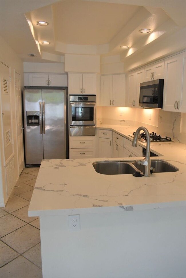 Building Photo - 3 Bedroom Townhome in La Jolla Village