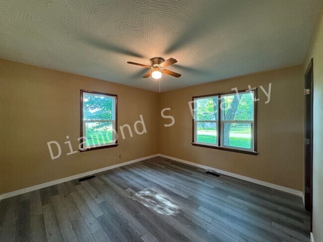 Foto del edificio - Charming and Clean 3 Bedroom Home - Nice/Quiet Neighborhood