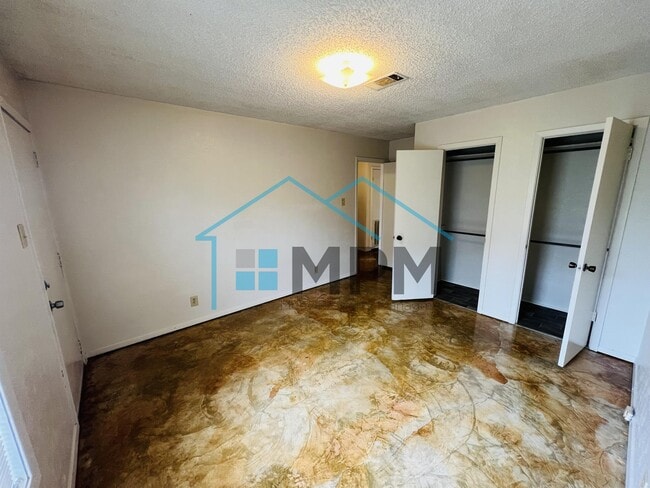 Building Photo - 48 Colonial Dr