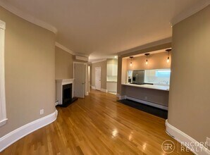 Building Photo - 33 Longwood Ave