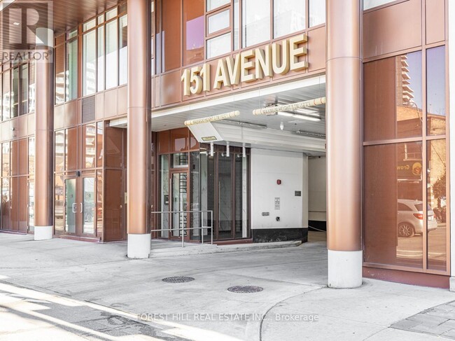 Photo du bâtiment - 151-151 Avenue Rd