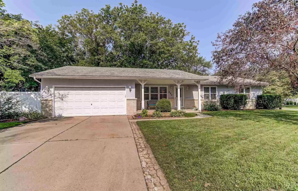 650 N Park Ave, Chatham, IL 62629 House Rental in Chatham, IL