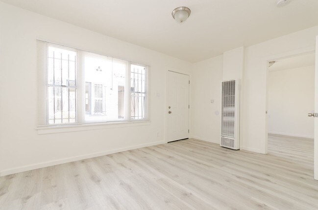 Building Photo - 536 W 48th St