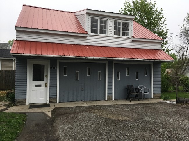 Building Photo - 1205 Summit St