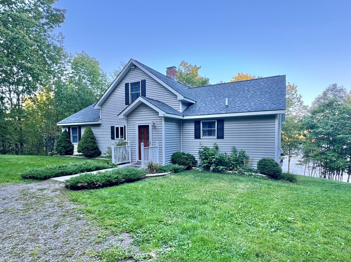 Primary Photo - 5 Bracken Ln