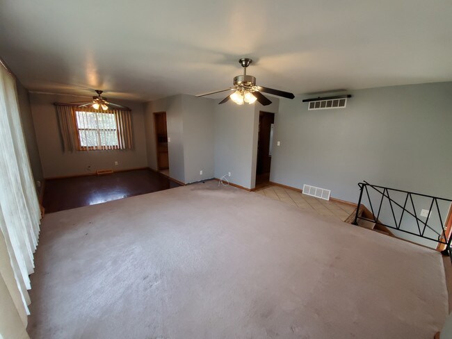 Building Photo - 5205 Raven Dr