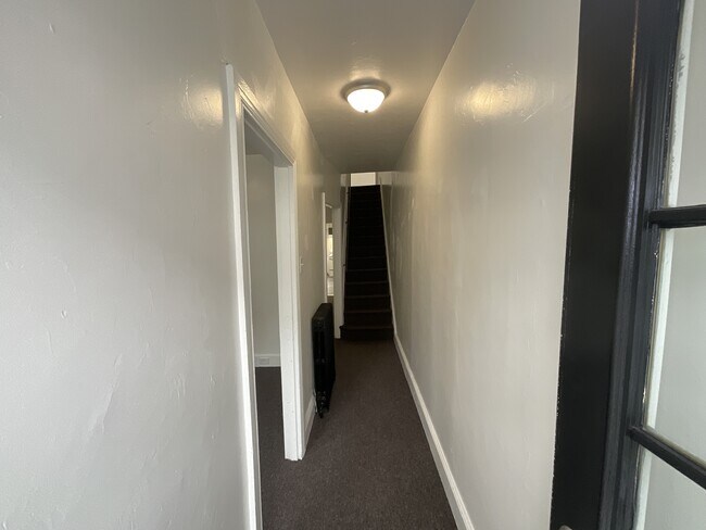 Foto del edificio - 650 W College Ave