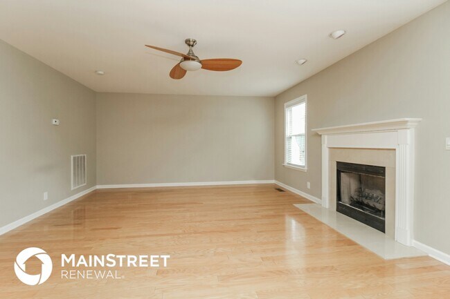 Building Photo - 2116 Camille Dr