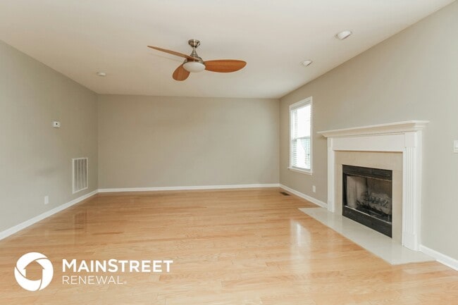 Foto del edificio - 2116 Camille Dr