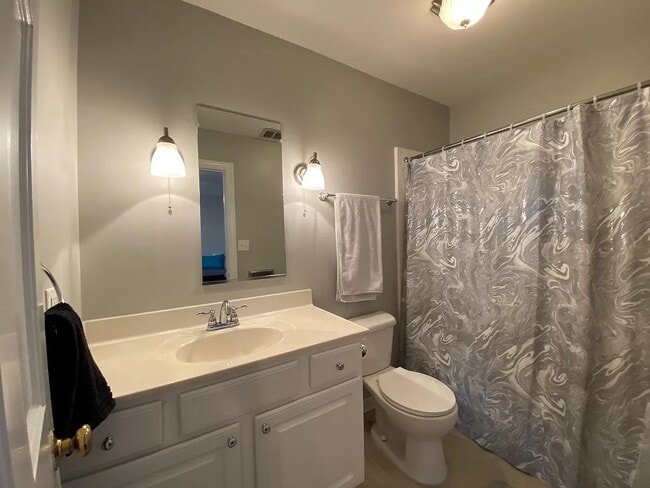Master Bath - 304 Hanover Arms Ct