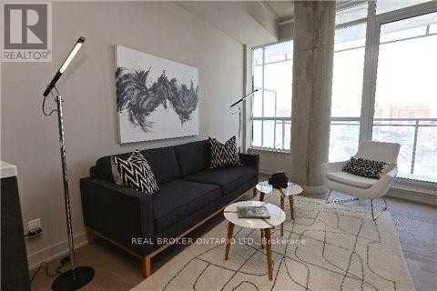 Photo du bâtiment - 318-1318 King St E