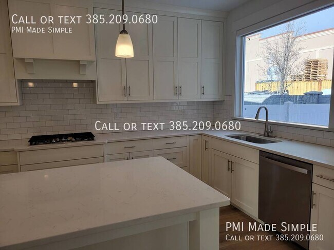 Foto del edificio - Luxury Townhome in Highland | GREAT NEW PR...