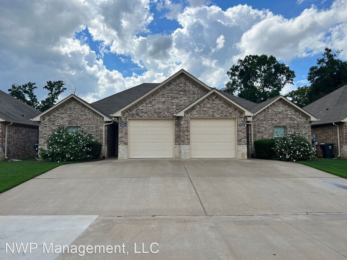 Primary Photo - 3 br, 2 bath House - 9210 Shadow Oak Drive