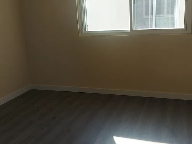 Foto del edificio - 10214 Woodworth Ave