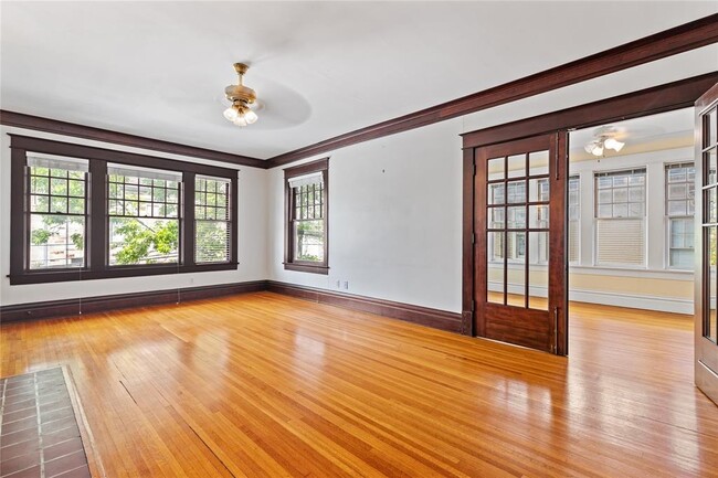 Building Photo - 806 Winbern St