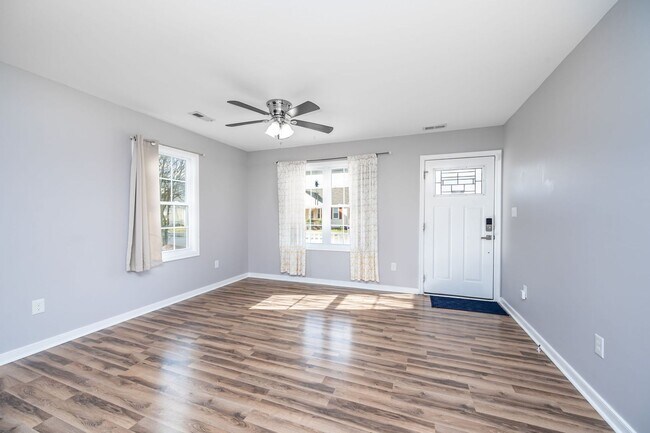Building Photo - Updated Home In Hopewell, Move In Ready