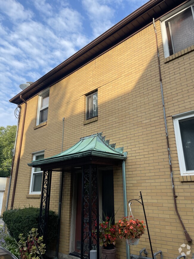 Building Photo - 1354 Amherst St
