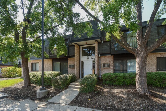 Building Photo - 843 Westmoreland Dr