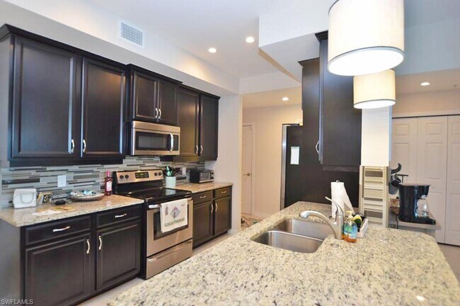 Foto del edificio - ** PALOMA BEAUTIFUL BONITA SPRINGS BEAUTY READY **  Short Term Rental Available:  Beautifully Fur...