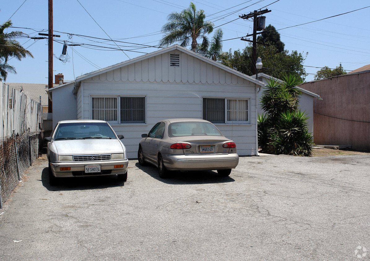Building Photo - 704 N Centinela Ave