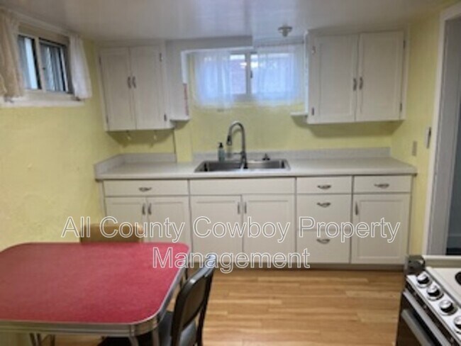 Foto del edificio - 557 1/2 N 8th St