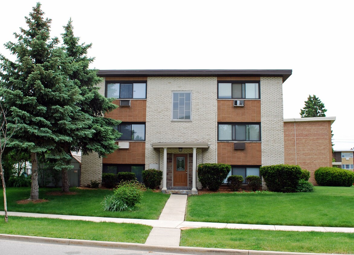 8007 W Foster Ln, Niles, IL 60714 Apartments in Niles, IL