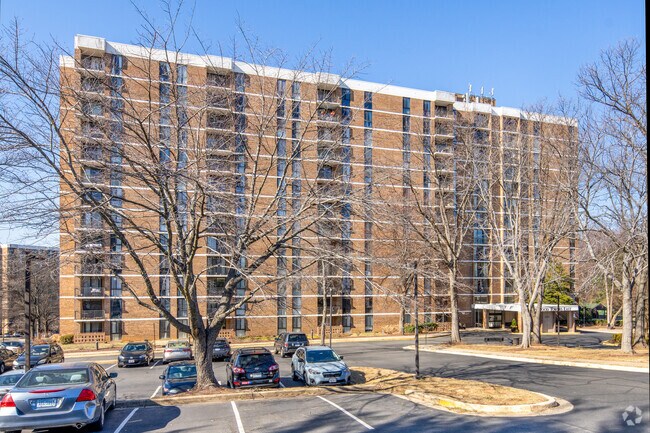 2300-2311 Calle Pimmit - Idylwood Towers