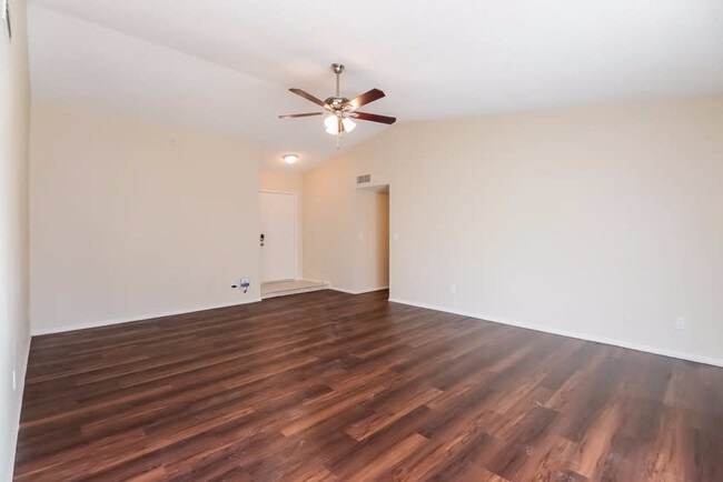 Foto del edificio - 3819 E Harmony Ave