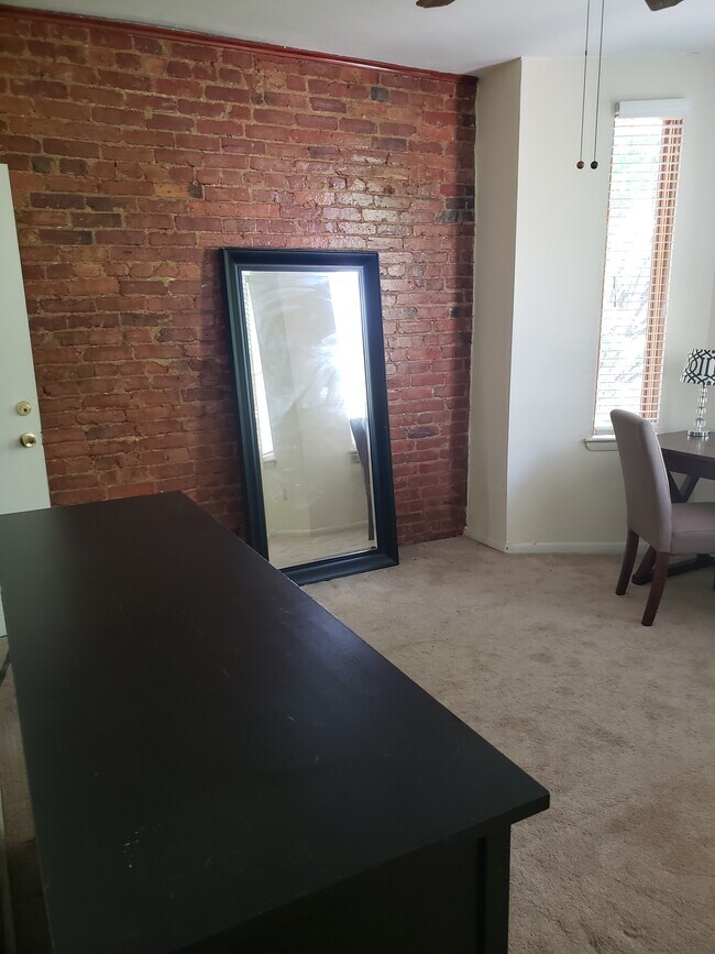 Foto del edificio - 126 Bates St NW