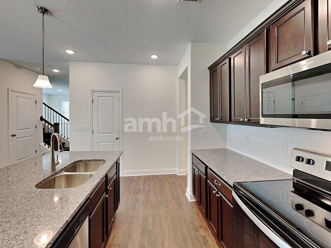 Building Photo - 347 Banyan Frst Dr