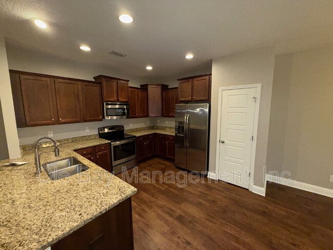 Building Photo - 10013 Summer Woods Cir N