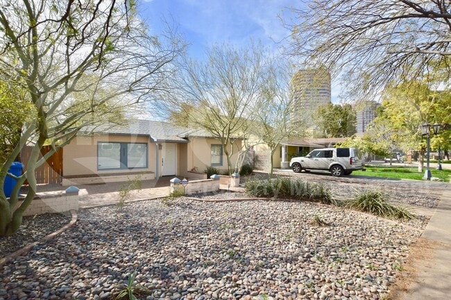 Photo - 317 E Catalina Dr House