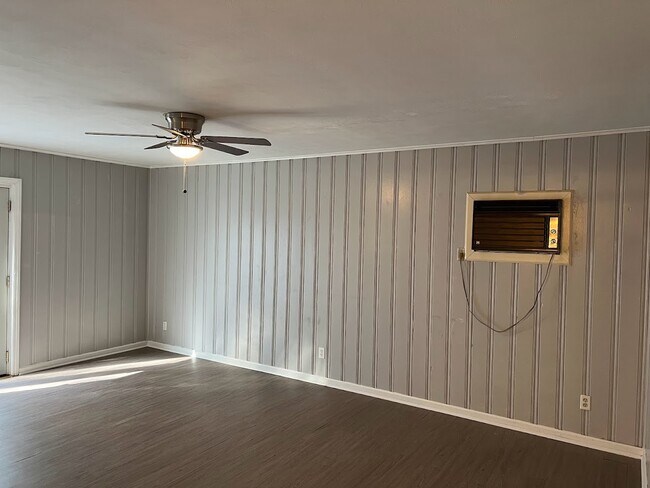 Building Photo - 1679 Sterling Dr
