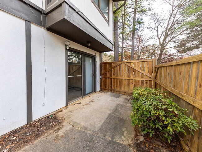 Foto del edificio - 4276 Lake Ridge Dr