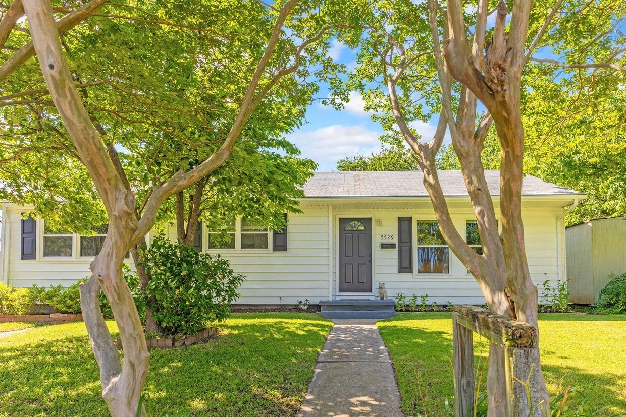 Primary Photo - 4 Bed 2 Bath Home for Rent!